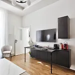 Marais Elegance - Two Bedrooms דירה